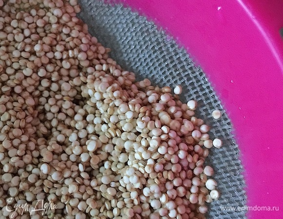 Тщательно промыть киноа, чтобы в готовом виде исключить горький привкус.