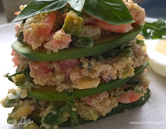 Украсить душистыми листочками базилика.