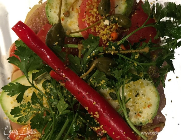 Получается вот такая красота! Заворачиваем аккуратно фольгой, запекаем минут 20–25. Вынимаем из духовки, даем 5 минут остыть. Открываем фольгу и перекладываем в тарелку для подачи или же подаем в фольге. Если захотите сделать это в барбекю, время готовки также 20–25 минут. Быстро, вкусно, полезно. Приятного аппетита!