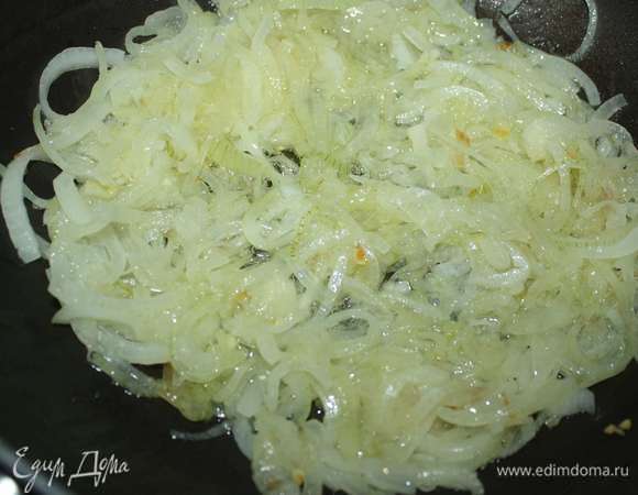 Жарить до слегка золотистого цвета.