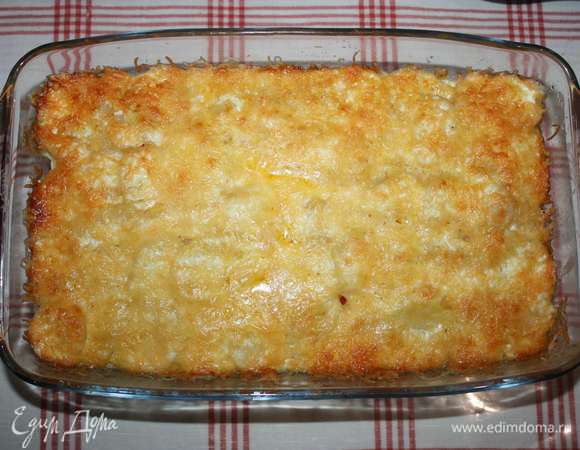 Духовку разогреть до 180°C и готовить примерно 50–60 минут (до готовности картофеля).