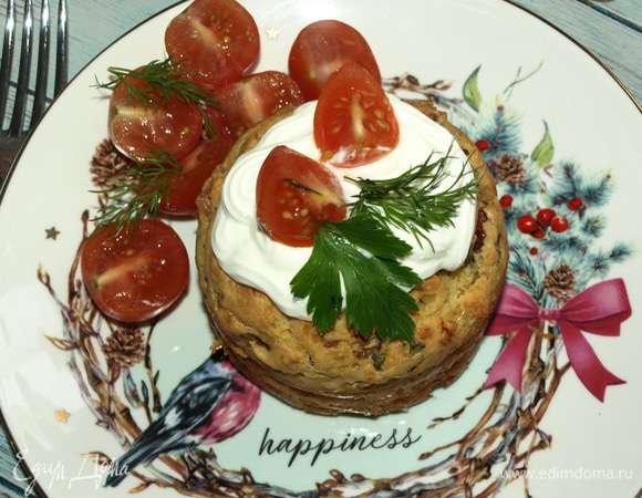 Подаем теплыми с помидорами, сметаной 20% и зеленью. Вкусно в холодном и теплом виде.