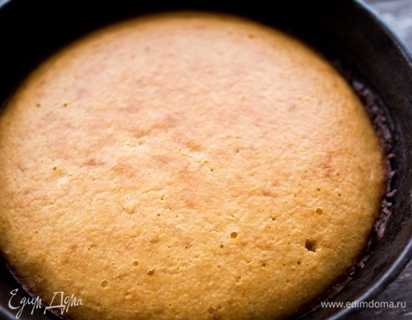 Выпекайте кукурузный хлеб 20 минут при температуре 250°C.