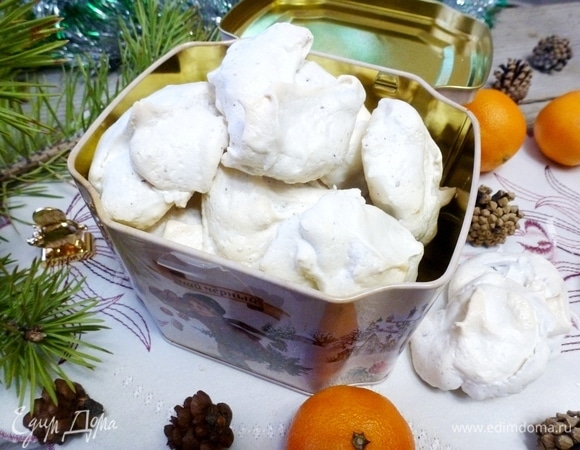 Утром вкусные и легкие пирожные готовы. Сверху — хрустящая корочка, а внутри — ароматная и вкусная начинка-тянучка. Приятных и легких вам праздничных дней!