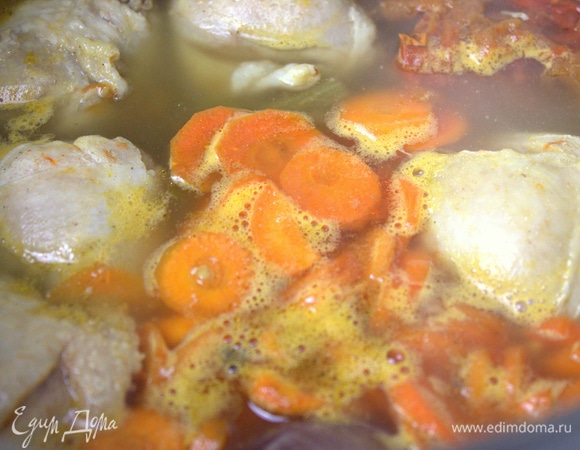 Добавила морковь позже в суп. Но можно целиком сварить и потом морковку вынуть.