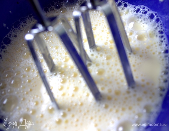 Взбить с солью.