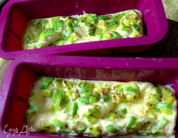 Поставила в СВЧ на 1 минуту при 750 W, и омлет был готов.