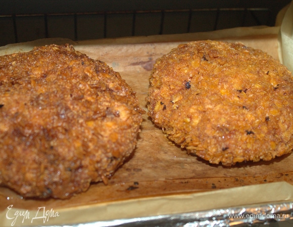 Поставить в печку на 10 минут запекаться при 210°C. У нас мини-электропечь.