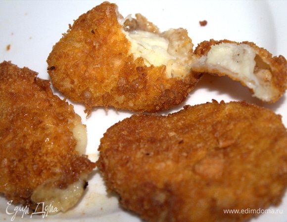 А это бонусом жареная моцарелла.