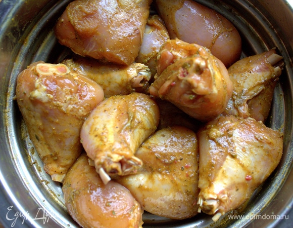 Убрать в холодильник на ночь или на несколько часов. Кожу оставить по желанию.