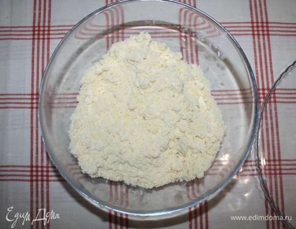 Перетереть муку с маслом.