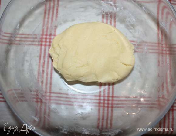 Еще раз вымесить и отправить в холодильник на 30 минут.