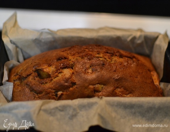 Кекс с хурмой полностью остудить.