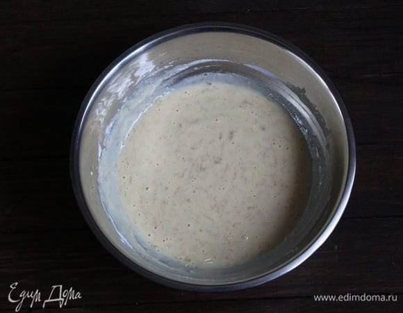 Тесто готово. Выпекайте на сухой сковороде на слабом огне.