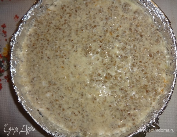 Далее — вторую половину гречневой массы.