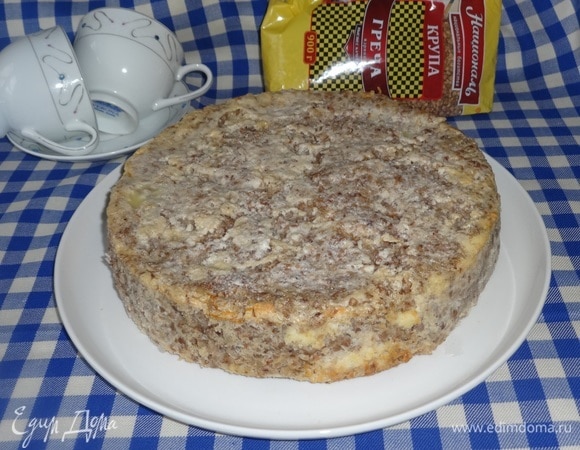 Вытащить запеканку из формы, снять фольгу, выложить на блюдо.