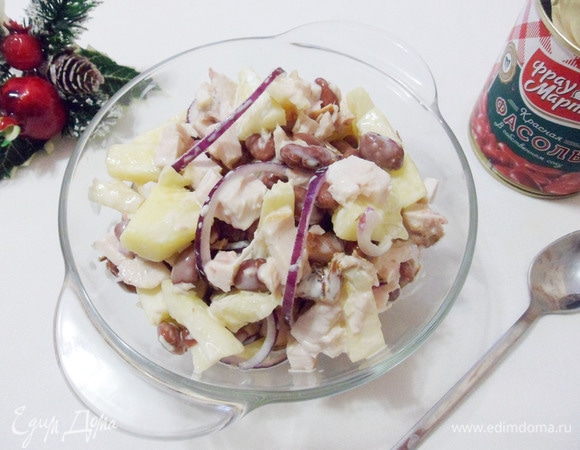 Добавить майонез, посолить, поперчить по вкусу. Аккуратно перемешать.