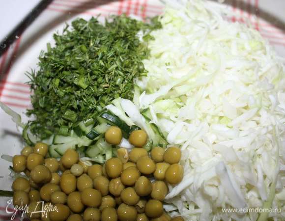 Укроп мелко нарубить.