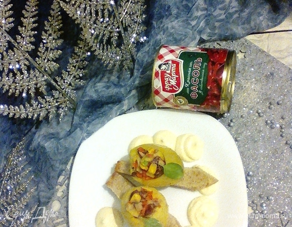 Есть, обмакивая в майонезе.