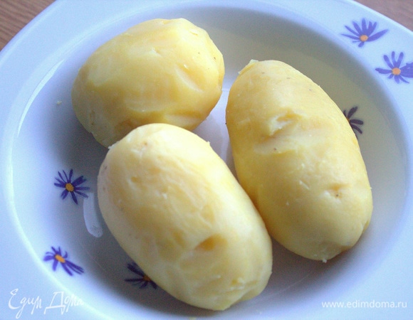 Картофель отварить, очистить.