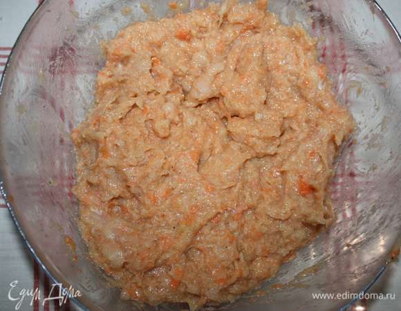Фарш тщательно перемешать и отбить.