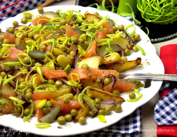 Пробуем салат, пока не остыл.
