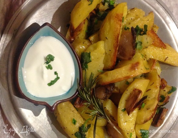 Вынуть из духовки, украсить любой зеленью по вашему вкусу. Можно подать сметану или какой-либо соус домашнего приготовления. Приятного аппетита!