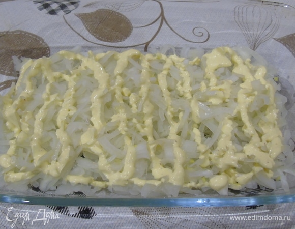 Сверху нанесите сеточку майонеза.