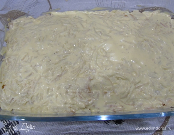 Смажьте яблоки майонезом.