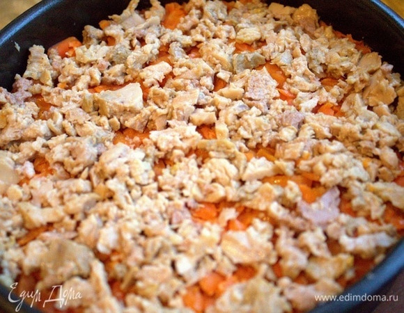 Перенести печень на морковь.