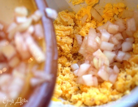 Добавить лук.