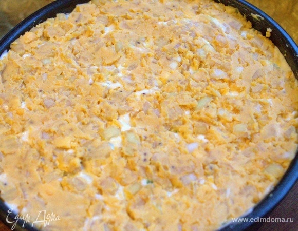 Наносим эту смесь отдельным слоем в салат.