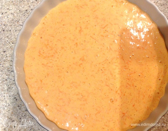 Заливаю в форму. Ставлю выпекать на минут 25–30.