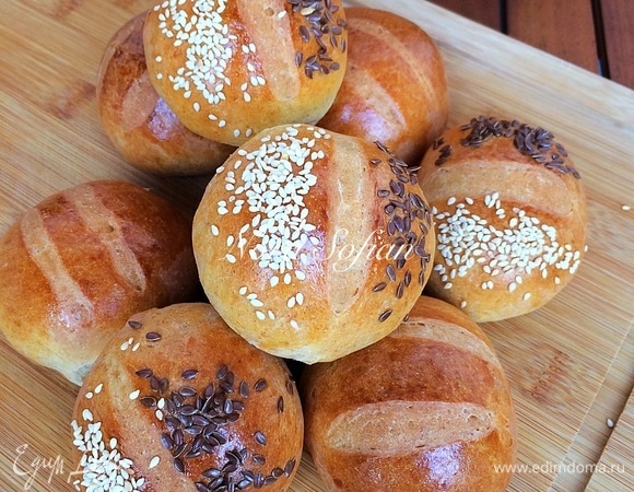 Готовые булочки достать и остудить на решетке.