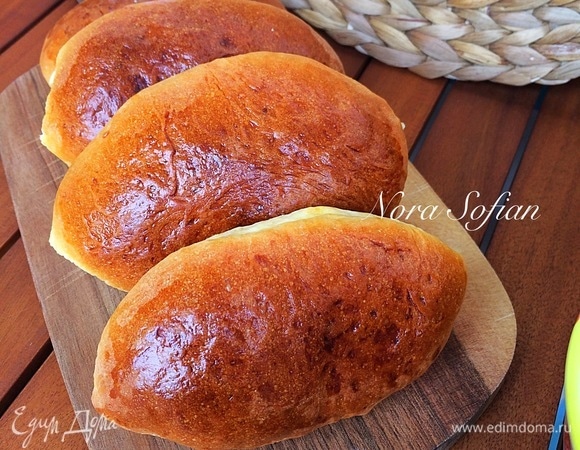 Готовые пирожки достать и остудить на решетке.