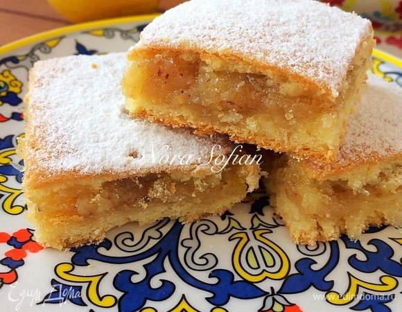 Готовый пирог достать и полностью остудить.