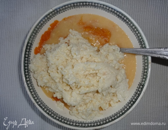 Затем добавить рисовую кашу, перемешать.