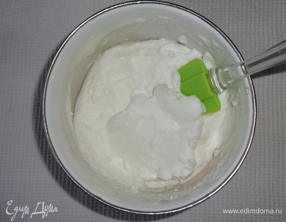 Белки взбить.