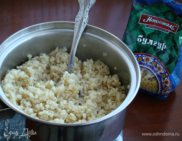 К этому времени булгур ТМ «Националь» уже будет готов. Он получается рассыпчатым. О ее пользе можно говорить очень много. Поэтому я скажу просто: такая крупа обязательно должна присутствовать в вашем рационе!