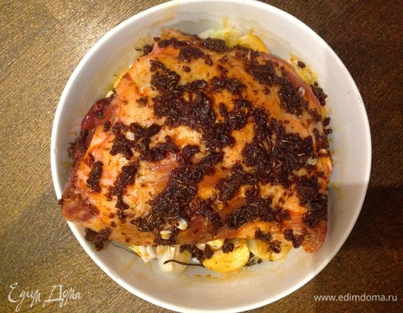 Очень хорошо смазываю мясо с обеих сторон. Ставлю в холодильник на сутки.