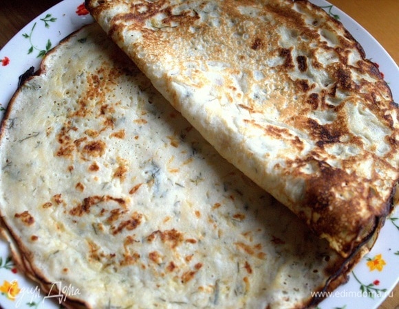 Блины можно испечь заранее, они нам нужны охлажденные.