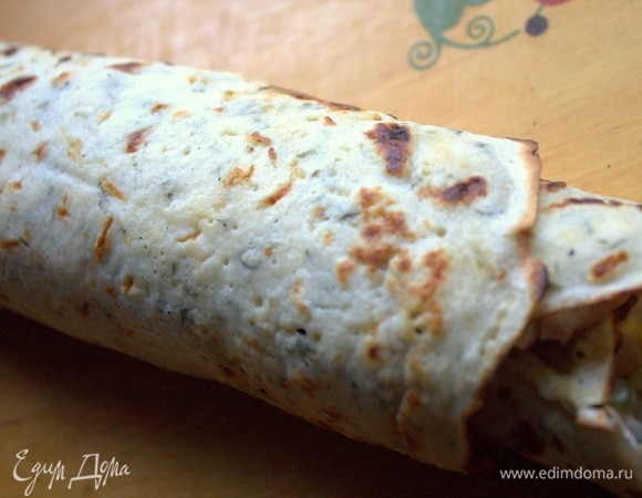 Дать полежать рулету швом вниз или убрать в пленке в холодильник.