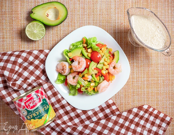 Перед подачей полейте заправкой.