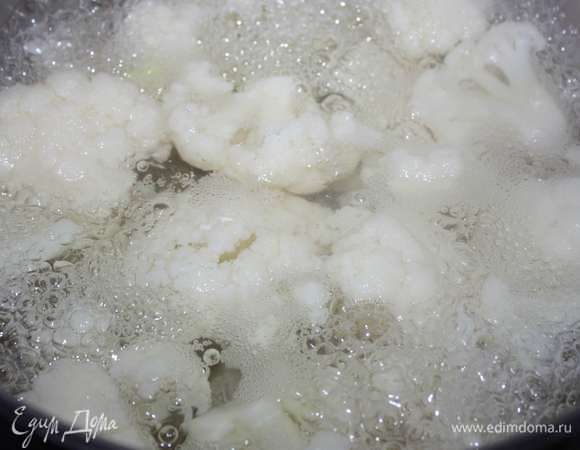 Отварить в подсоленной воде, варить после закипания 8 минут.