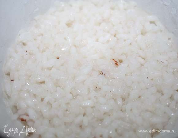 Варить после закипания на медленном огне минут 10. За это время вода полностью выкипит.