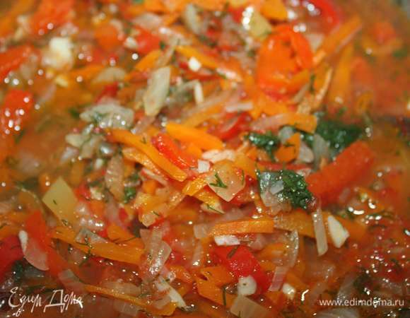 Все перемешиваем и тушим еще 5 минут.