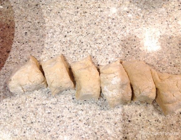 Нарезаю на порционные кусочки.