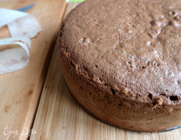 У вас получится довольно высокий шоколадный бисквит.