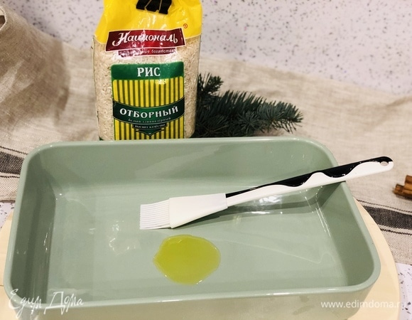 Форму смазываем оливковым маслом.