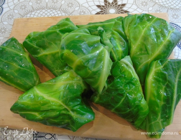 Сворачиваем лист так, чтобы начинка была закрыта со всех сторон.